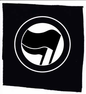Antifaschistische Aktion (schwarz/schwarz) ohne Schrift