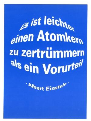 Postkarte: Es ist leichter einen Atomkern zu zertrümmern als ein Vorurteil (Albert Einstein)