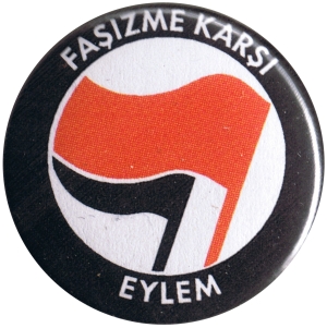 25mm Button: Fasizme Karsi Eylem (rot/schwarz)