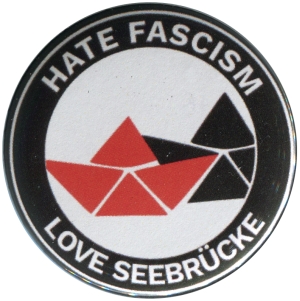 50mm Button: Hate Fascism - Love Seebrücke