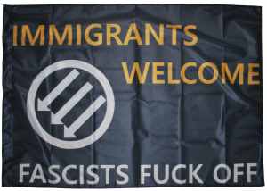 Fahne / Flagge (ca. 150x100cm): Immigrants Welcome - Fascists Fuck Off