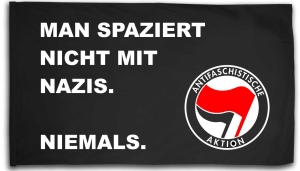 Fahne / Flagge (ca. 150x100cm): Man spaziert nicht mit Nazis. Niemals.
