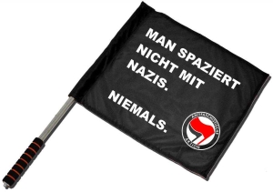 Fahne / Flagge (ca. 40x35cm): Man spaziert nicht mit Nazis. Niemals.