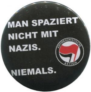 37mm Button: Man spaziert nicht mit Nazis. Niemals.