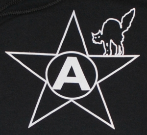 Anarchie-Stern mit schwarzer Katze