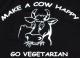 Zum tailliertes Tanktop "Make a Cow happy - Go Vegetarian" für 13,12 € gehen.