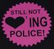Zum tailliertes Tanktop "Still not loving Police! (pink)" für 13,12 € gehen.