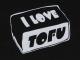 Zum tailliertes T-Shirt "I love Tofu" für 14,13 € gehen.