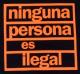 Zum Kapuzen-Pullover "ninguna persona es ilegal" für 30,00 € gehen.