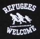 Zum Polo-Shirt "Refugees welcome" für 16,10 € gehen.