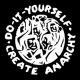 Zum Polo-Shirt "do it yourself - create anarchy" für 16,10 € gehen.