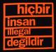 Zur Kapuzen-Jacke "hicbir insan illegal degildir" für 30,00 € gehen.