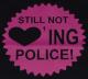 Zum Trägershirt "Still not loving Police! (pink)" für 13,12 € gehen.