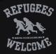 Zum taillierter Kapuzen-Pullover "Refugees welcome (schwarz/grauer Druck)" für 28,00 € gehen.