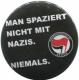 Zur Artikelseite von "Man spaziert nicht mit Nazis. Niemals.", 37mm Magnet-Button für 2,50 €