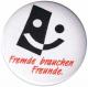 Zur Artikelseite von "Fremde brauchen Freunde", 37mm Button für 1,10 €