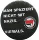 Zur Artikelseite von "Man spaziert nicht mit Nazis. Niemals.", 37mm Button für 1,10 €