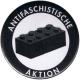 Zum 50mm Magnet-Button "Antifaschistische Aktion - schwarzer Block" für 3,00 € gehen.
