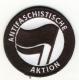Zum Aufnäher "Antifaschistische Aktion (schwarz/schwarz)" für 3,00 € gehen.