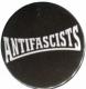 Zum 25mm Magnet-Button "Antifascists" für 2,00 € gehen.