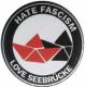 Zum 37mm Button "Hate Fascism - Love Seebrücke" für 1,00 € gehen.