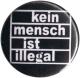 Zum 37mm Magnet-Button "Kein Mensch ist illegal (weiß/schwarz)" für 2,50 € gehen.