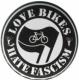 Zum 37mm Magnet-Button "Love Bikes Hate Fascism" für 2,50 € gehen.