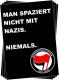 Zum Aufkleber-Paket "Man spaziert nicht mit Nazis. Niemals." für 2,00 € gehen.
