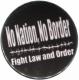 Zum 25mm Magnet-Button "No Nation, No Border - Fight Law And Order" für 2,00 € gehen.