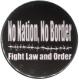 Zum 37mm Button "No Nation, No Border - Fight Law And Order" für 1,00 € gehen.