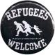 Zum 37mm Magnet-Button "refugees welcome (weiß)" für 2,50 € gehen.