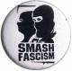 Zum 37mm Magnet-Button "Smash Fascism" für 2,50 € gehen.