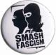 Zum 50mm Magnet-Button "Smash Fascism" für 3,00 € gehen.