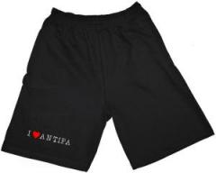 Zur Shorts "I love Antifa" für 19,95 € gehen.