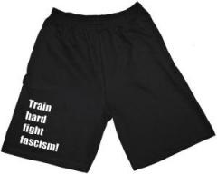 Zur Shorts "Train hard fight fascism !" für 19,95 € gehen.