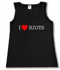 Zum tailliertes Tanktop "I love Riots" für 15,00 € gehen.
