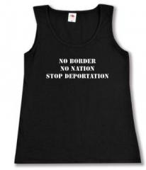 Zum tailliertes Tanktop "No Border - No Nation - Stop Deportation" für 13,12 € gehen.