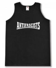 Zum Tanktop "Antifascists" für 13,12 € gehen.