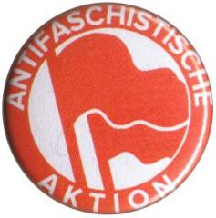 Zum 37mm Magnet-Button "Antifaschistische Aktion (1932, rot/rot)" für 2,50 € gehen.
