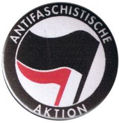 Zum 37mm Magnet-Button "Antifaschistische Aktion (schwarz/pink)" für 2,50 € gehen.