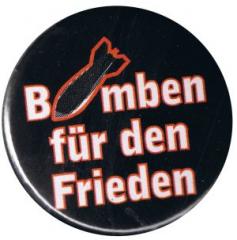 Zum 37mm Magnet-Button "Bomben für den Frieden" für 2,50 € gehen.