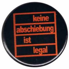 Zum 37mm Magnet-Button "Keine Abschiebung ist legal" für 2,50 € gehen.