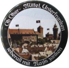 Zum 37mm Magnet-Button "Ob Ober-, Mittel-, Unterfranken - ieberall mit Nazis zanken (Nürnberg)" für 2,70 € gehen.