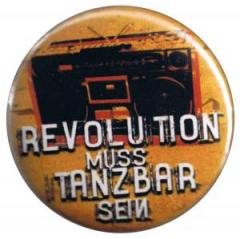 Zum 37mm Magnet-Button "Revolution muss tanzbar sein" für 2,50 € gehen.