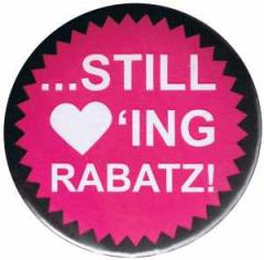 Zum 37mm Magnet-Button "Still loving Rabatz!" für 2,50 € gehen.