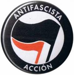 Zum 50mm Magnet-Button "Antifascista Accion (schwarz/rot)" für 3,00 € gehen.