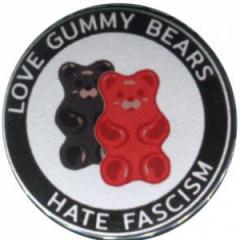 Zum 50mm Magnet-Button "Love Gummy Bears - Hate Fascism" für 3,00 € gehen.