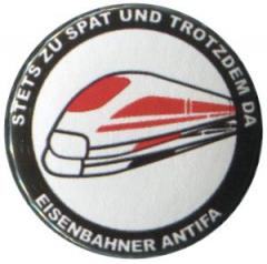 Zum 50mm Magnet-Button "Stets zu spät und trotzdem da - Eisenbahner Antifa" für 3,00 € gehen.