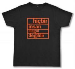 Zum Fairtrade T-Shirt "hicbir insan illegal degildir" für 18,10 € gehen.