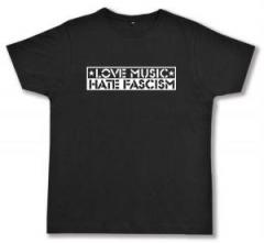 Zum Fairtrade T-Shirt "Love Music Hate Fascism" für 19,45 € gehen.